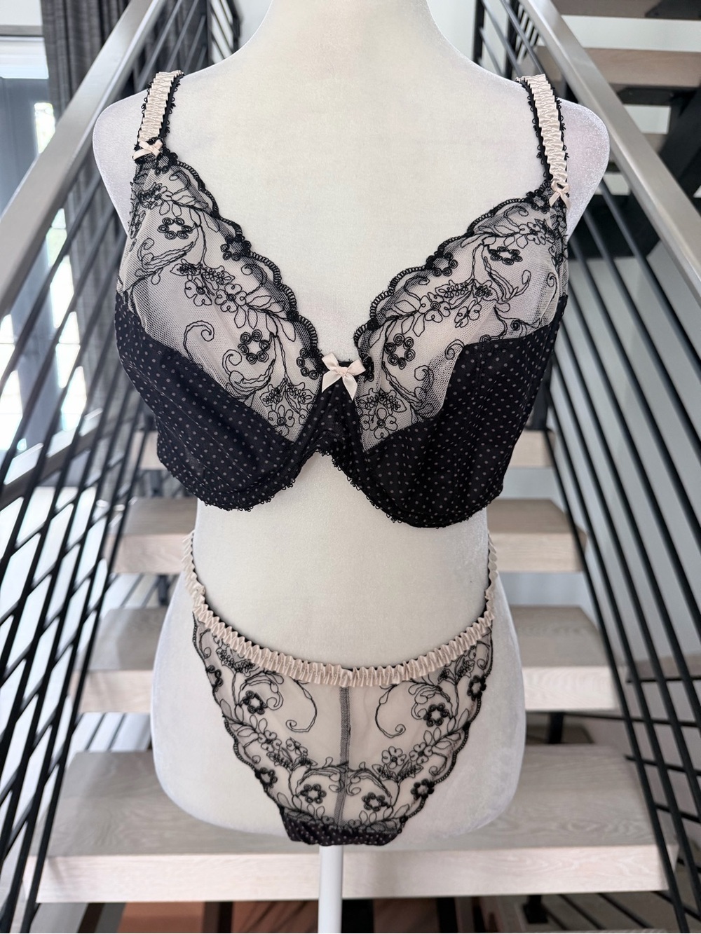 Black & Nude Lace Underwire Bra 38E and Panty L set made in France